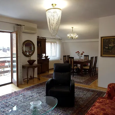 Lejla Garden In The Center Appartement *